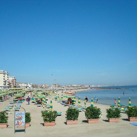 Hotel Villa Ersilia Rimini B&B Экстерьер фото