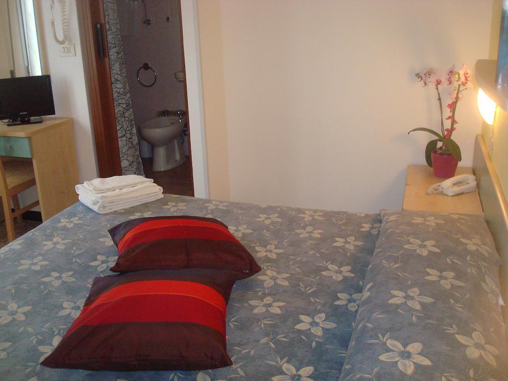 Hotel Villa Ersilia Rimini B&B Экстерьер фото